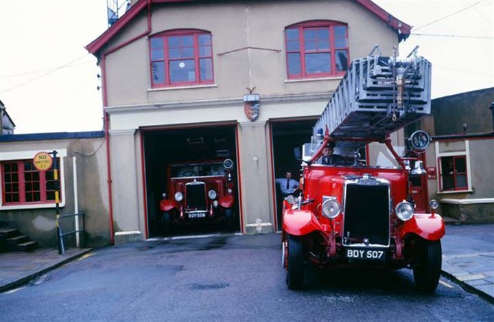 Leyland Metz 100 foot Turntable ladder