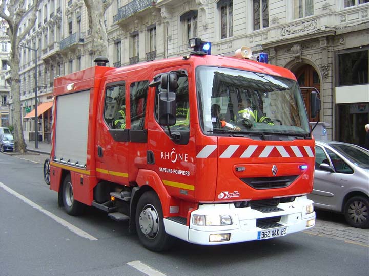 Rhone Fire & Rescue - Lyon Renault S light pump