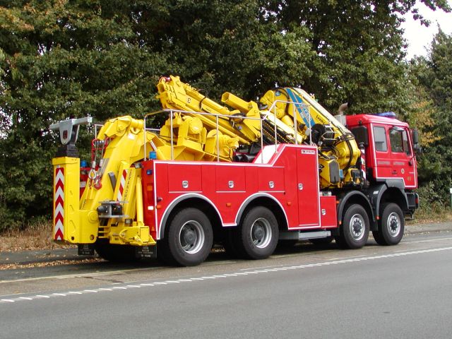 Brandweer Antwerpen MAN towtruck back 