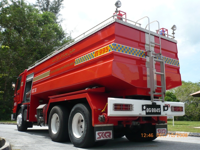 Rear left view of the Volvo FL10/SK Fire WRT6