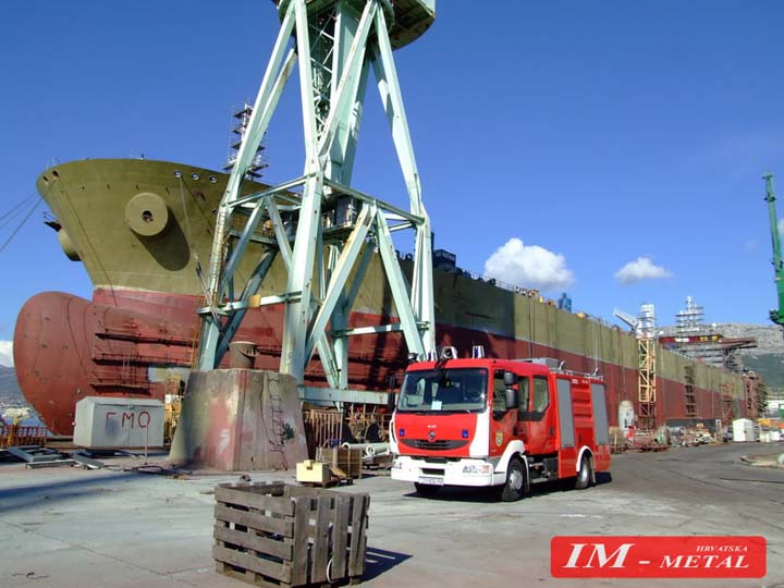 TLF 2200 100 + 150 CAFS Renault Midlum