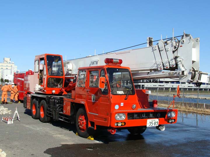 Tokyo Fire Department's Fuso Crane 20T
