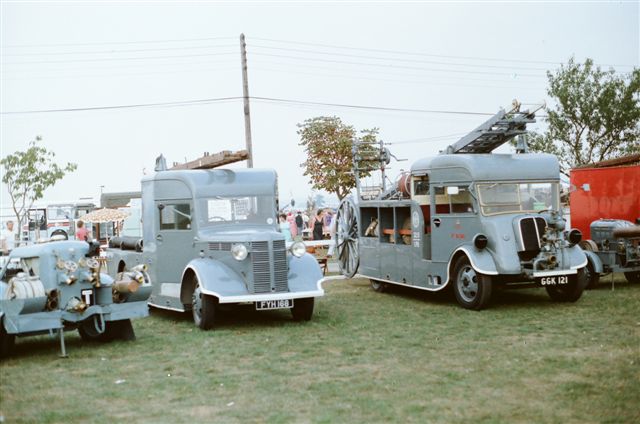 Bedford Heavy Unit & Ford 7V Escape Carrying Unit