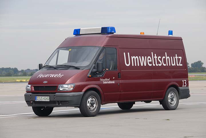 Flughafenfeuerwehr Düsseldorf Fox 13 Ford Transit