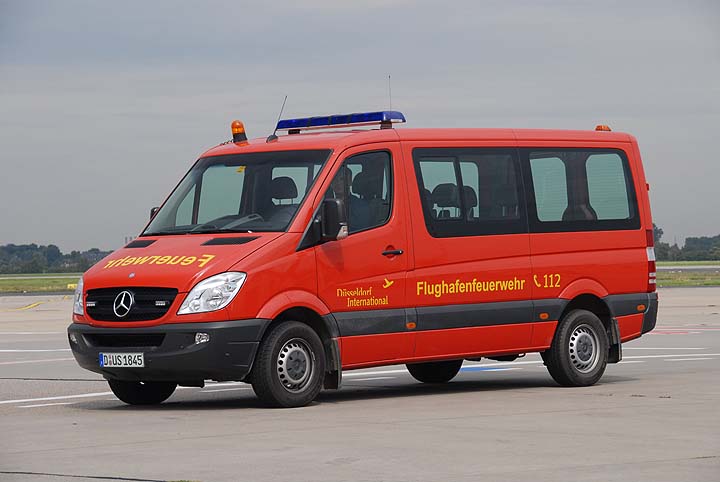 Flughafenfeuerwehr Düsseldorf Fox 45 Mercedes 