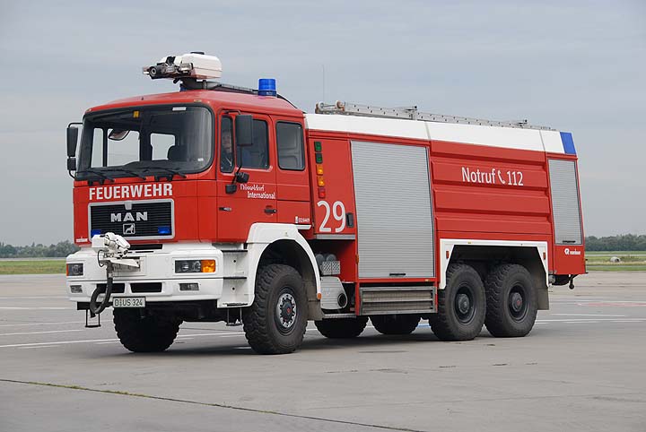 Flughafenfeuerwehr Düsseldorf Fox 29 MAN FLF9800