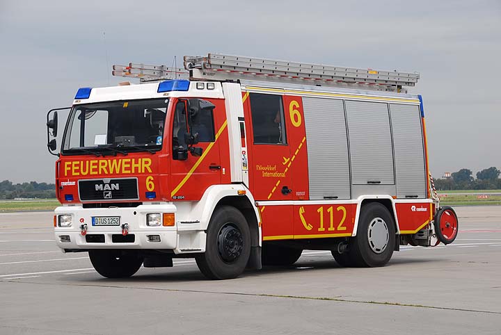 Flughafenfeuerwehr Düsseldorf Fox 6 MAN HLF3200AT