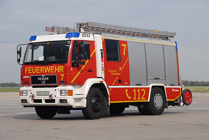 Flughafenfeuerwehr Düsseldorf Fox 7 MAN HLF3200AT