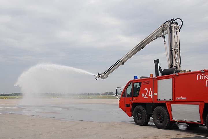 Crashtender Fox 24 Düsseldorf Airport 