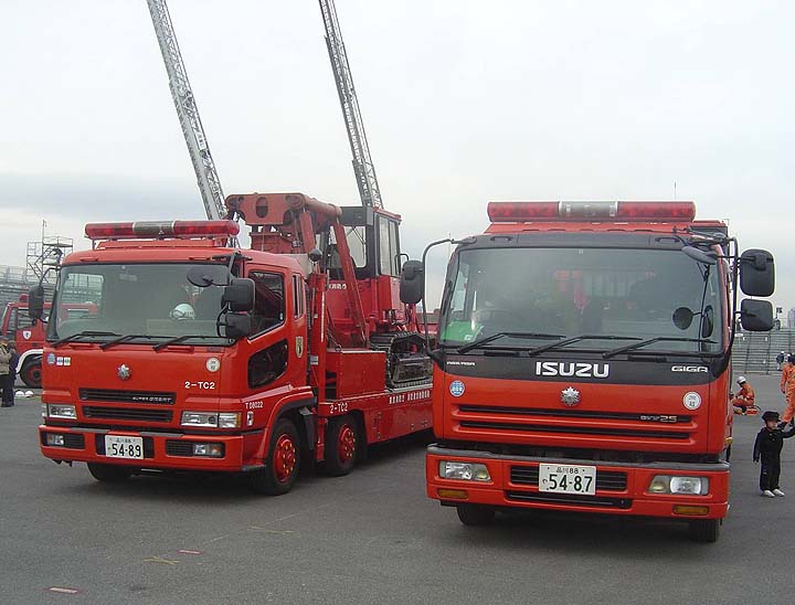 Tokyo FD Isuzu and Mitsubishi Transporter