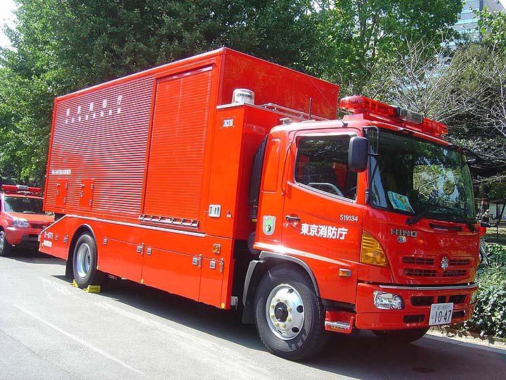 Tokyo FD (Keihin Jima) Hino Prime mover