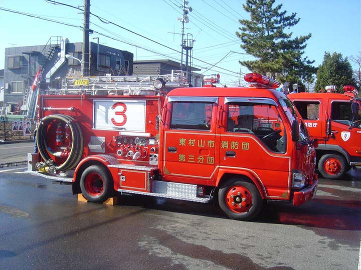 Side view of Tokyo MVFCS Isuzu light pumper