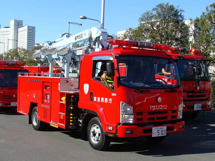 Tokyo FD Isuzu Light mast