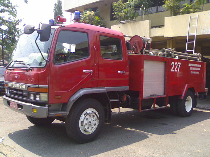 Jakarta Mitsubishi pumper