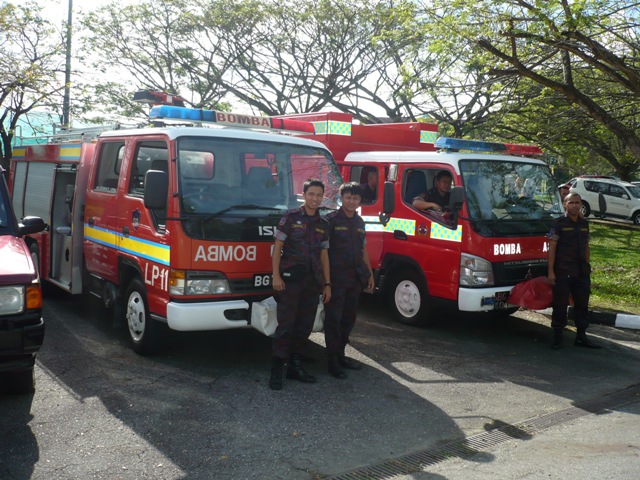 Isuzu NPR LP11 and Mitsubishi Canter RT1