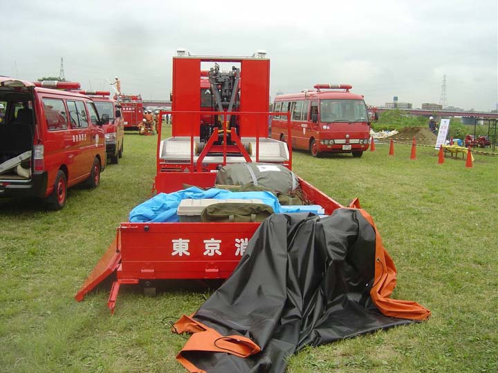 Tokyo FD Hino Prime mover with medical pod