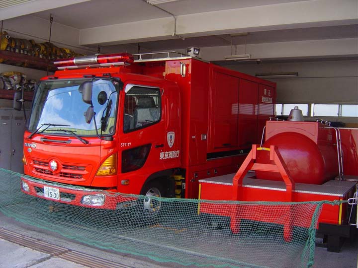 Tokyo Fire department Hino Prime mover and pod