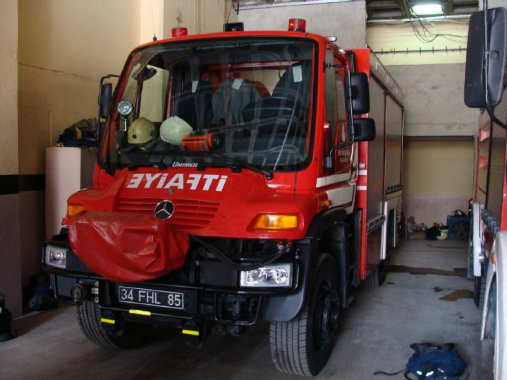 Mercedes Unimog fire brigade Istanbul 