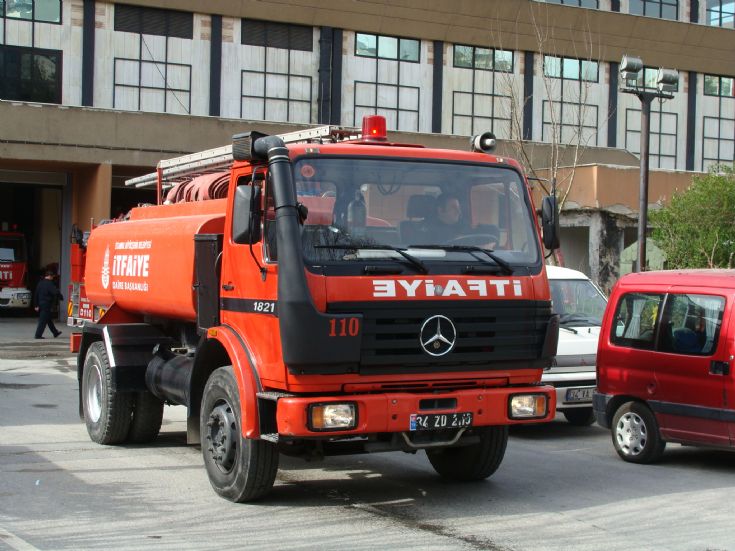 Istanbul Fire service Mercedes Watercarrier
