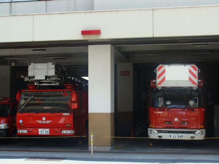 Tokyo Fire department turntable ladders
