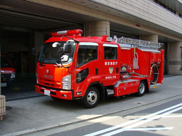 Isuzu pumper Shin-Machi Fire station