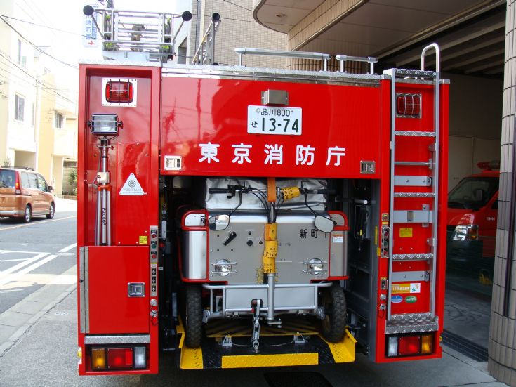 Shin-Machi Fire station Isuzu pump