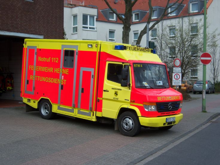 Berufsfeuerwehr Herne Mercedes RTW
