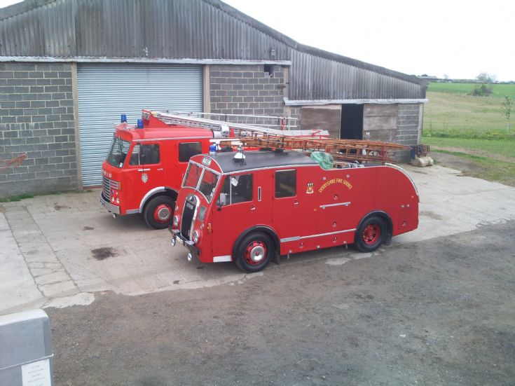 Showing oldtimer Fire engines