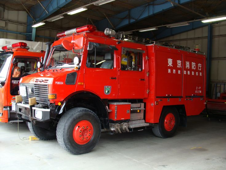 Tokyo Fire service Mercedes Unimog