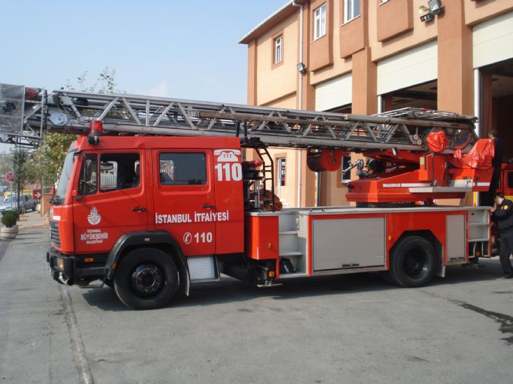 İstanbul Fire Brigade Mercedes TTL