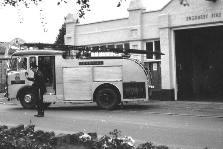 Dennis F28 Water Tender 25LYD Wells Fire Station