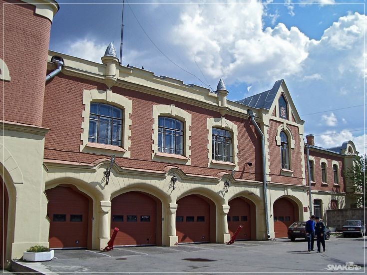 Fire Engines Photos Fire station 18 St Petersburg Russia front