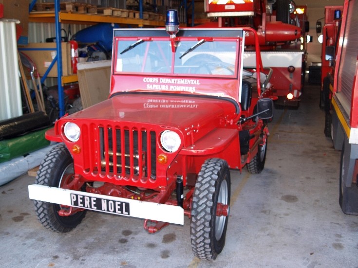 Pere Noel Department Cruese Jeep