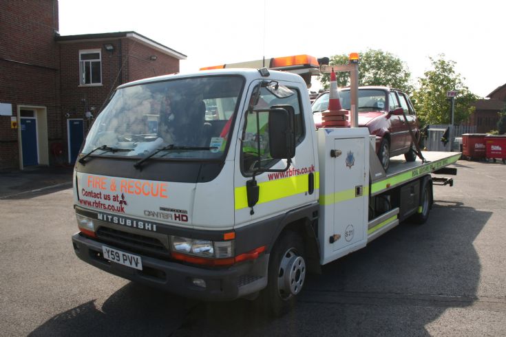 Mitsubishi flatbed recovery truck