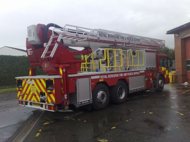 Mercedes GB Fire ALP Royal Berkshire 