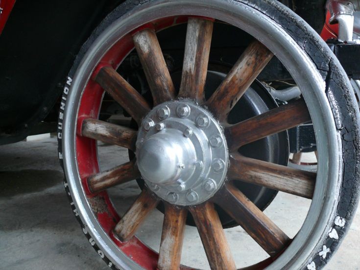 Front wheel American LaFrance pumper Panama