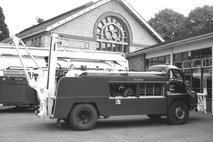Gloucesterhire's Bedford rescue Cheltenham