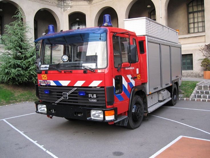 Fire briagde Montevideo Volvo FL6