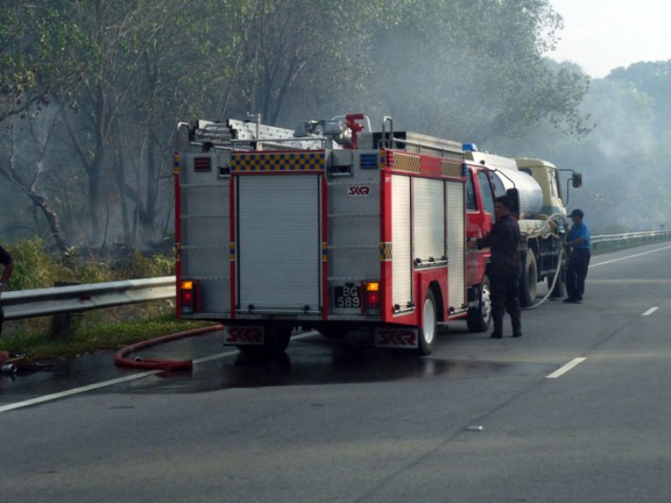 Isuzu NPR/SK Fire Light Pumper in action