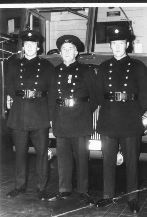 Elgin Firemen in front of Dennis