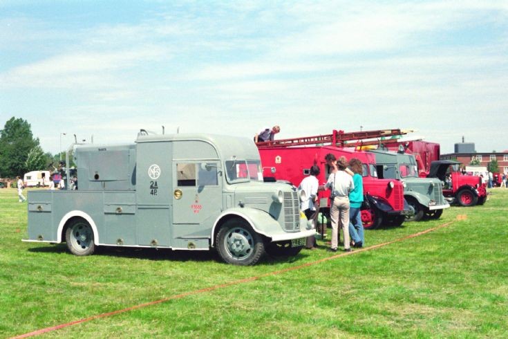 Wartime Bedford GLE980