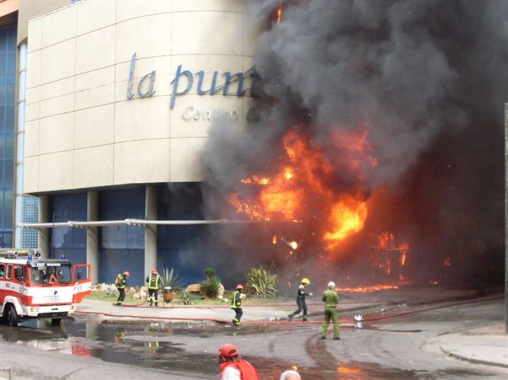 Mercedes Benz Havanna fighting fire