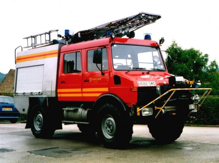Mercedes Benz Unimog/Carmichael Light Pump