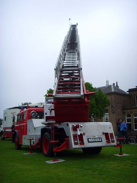 435 DVJ Bedford Turntable Ladder