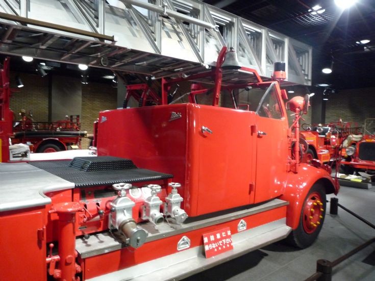 Tokyo FD Mercedes Metz ladder museum
