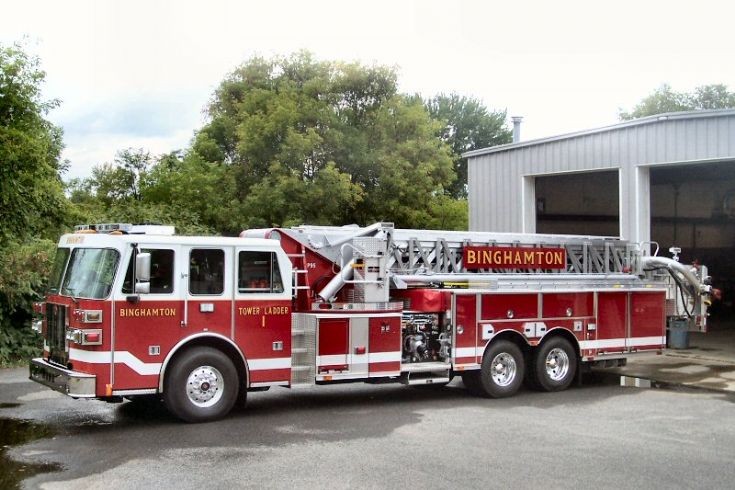 Fire Engines Photos - Binghamton NY Tower Ladder 1