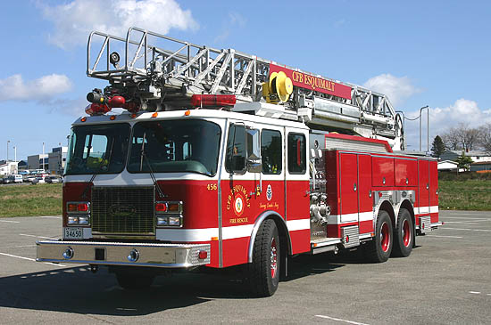 Ladder 456 - 100 Ft. E-One Quint. CFB Esquimalt