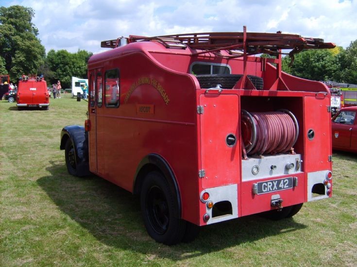 Ascot Berks & Reading Morris Commercial GRX42 rear