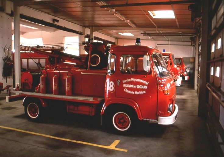 Sapeurs Pompiers La Rochelle Saviem powder tender