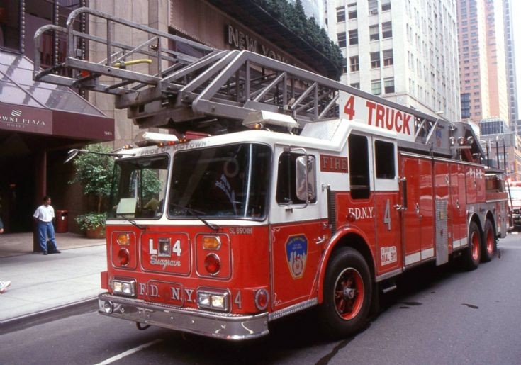 NYFD - 1999 Ladder truck 4